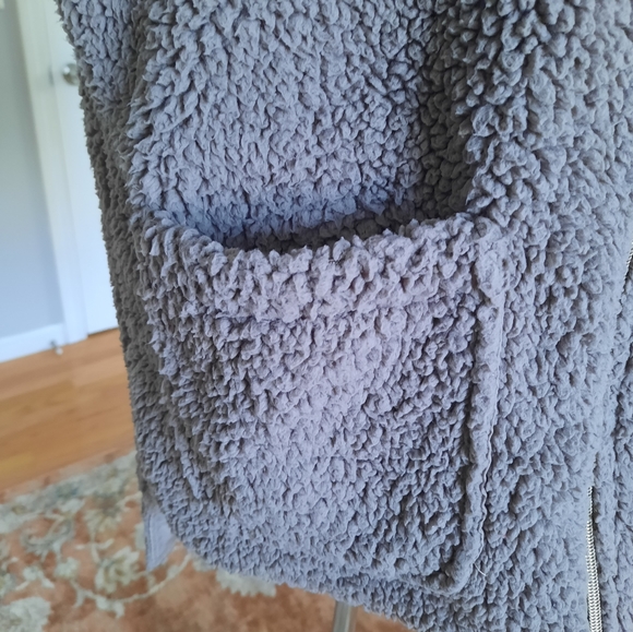 Calvin Klein gray sherpa vest - Picture 3 of 10